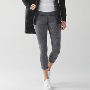 Lululemon Wunder Under Crops Maze Jacquard Size 4 Cropped Leggings Gray